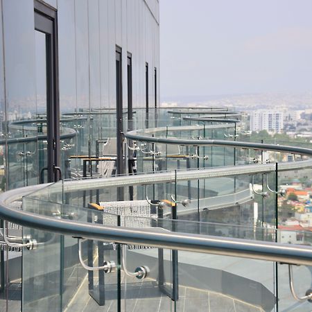 Baruk Guadalajara Hotel De Autor エクステリア 写真 A glass balustrade