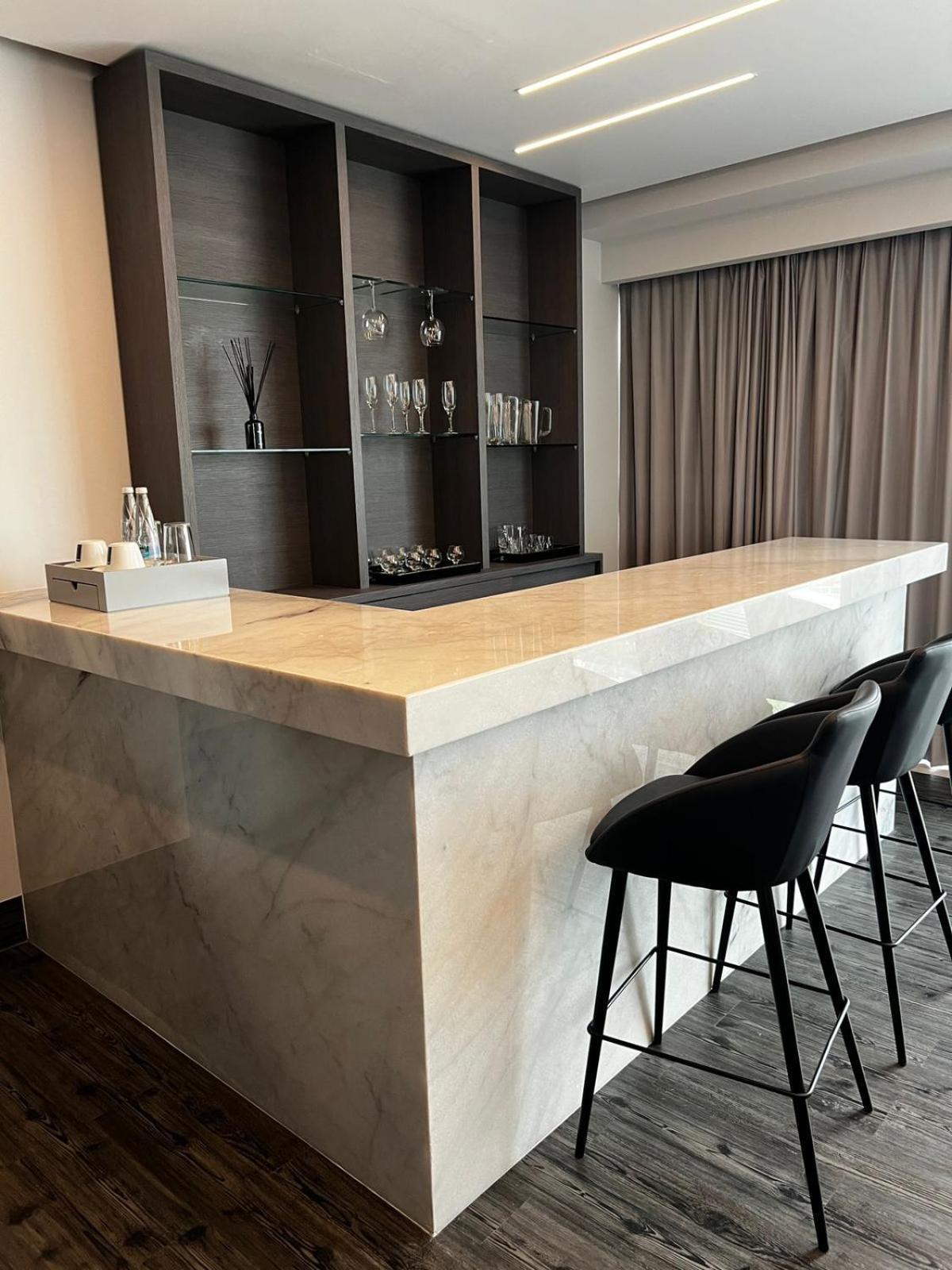 Baruk Guadalajara Hotel De Autor エクステリア 写真 A bar in a private home