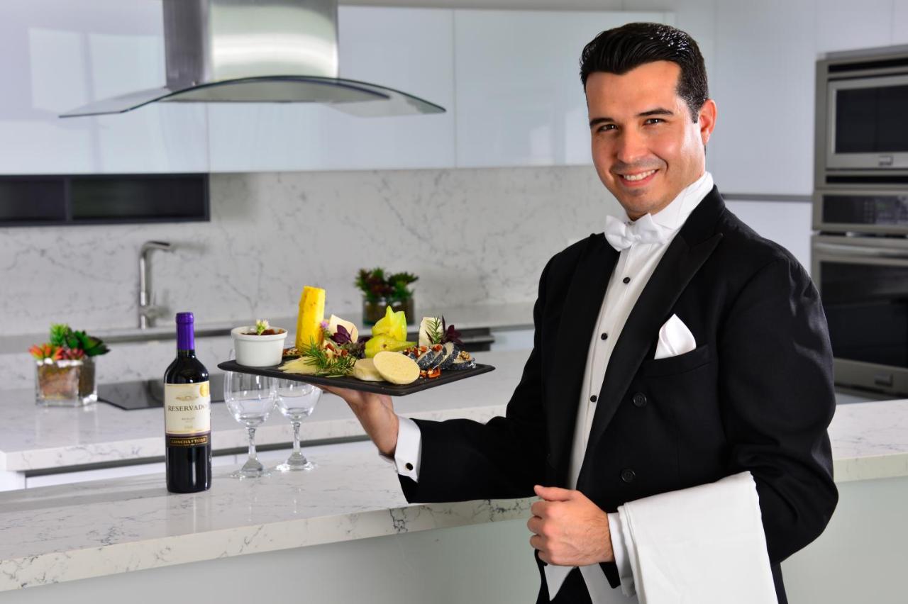 Baruk Guadalajara Hotel De Autor エクステリア 写真 A butler in a modern kitchen