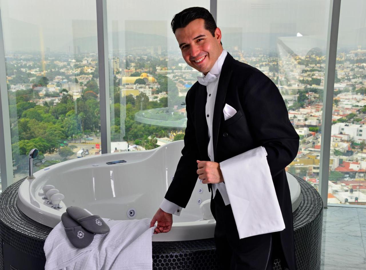 Baruk Guadalajara Hotel De Autor エクステリア 写真 A butler in a hotel