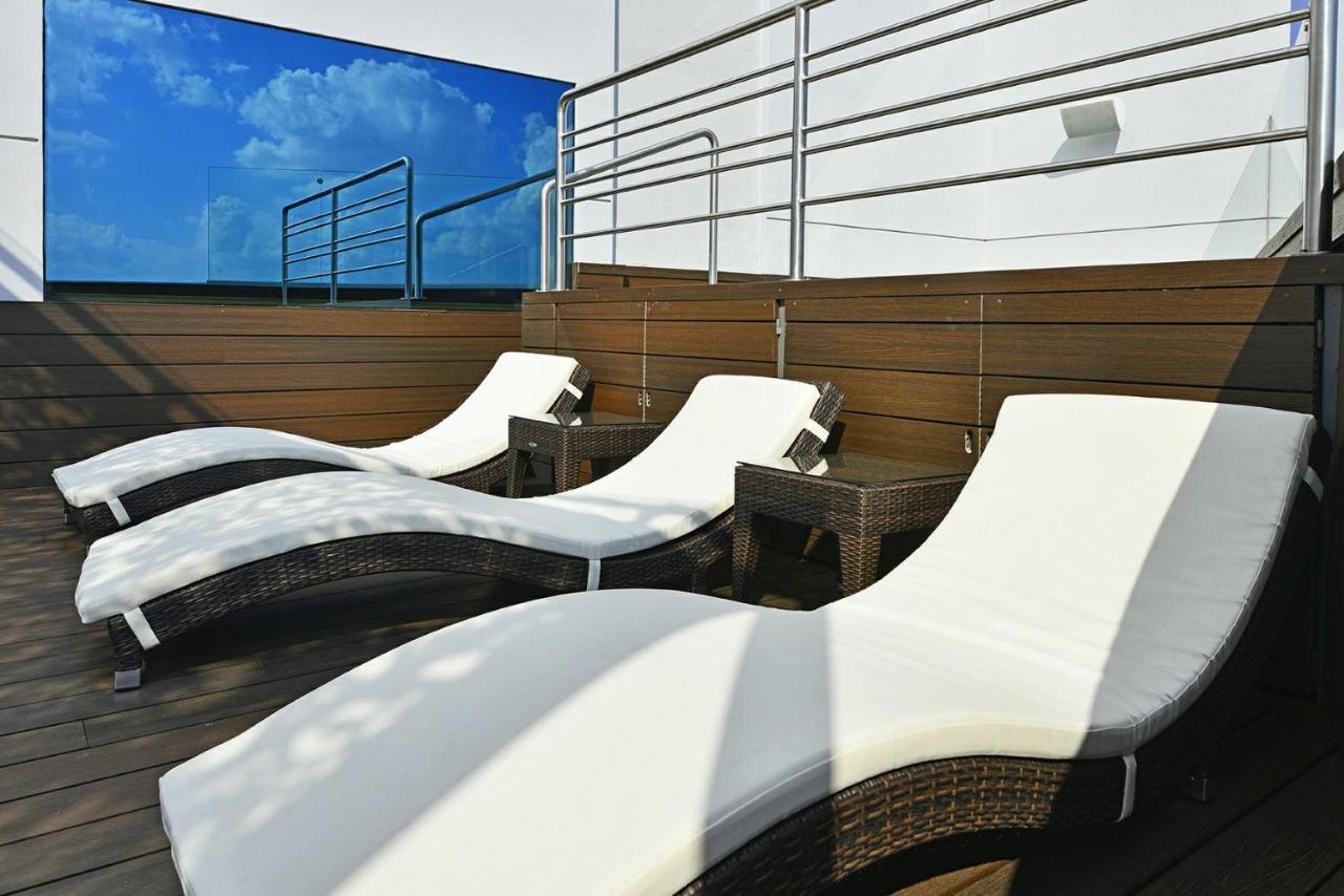 Baruk Guadalajara Hotel De Autor エクステリア 写真 Sunbathing chairs on the deck of a cruise ship